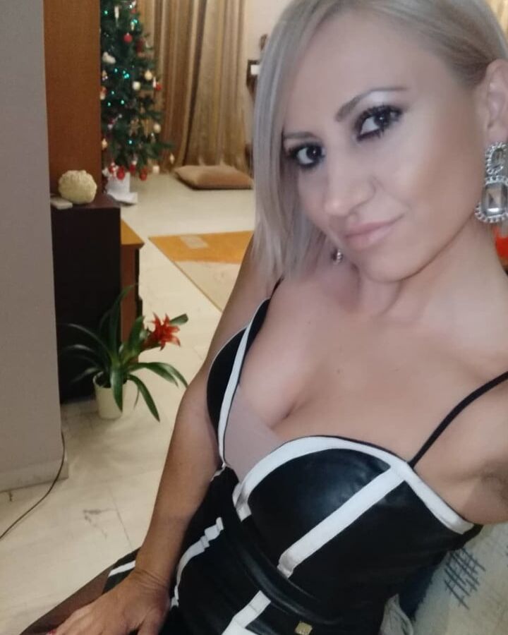 greek milfs