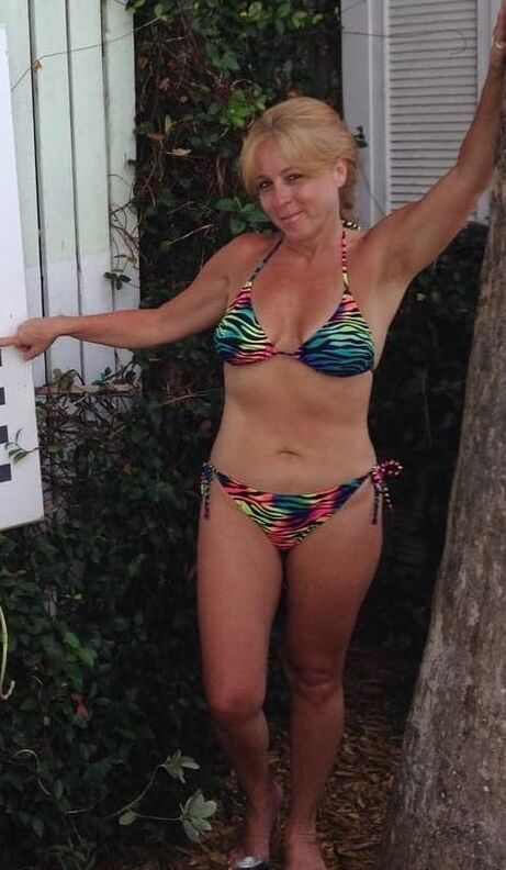 Sensational women in bikini
