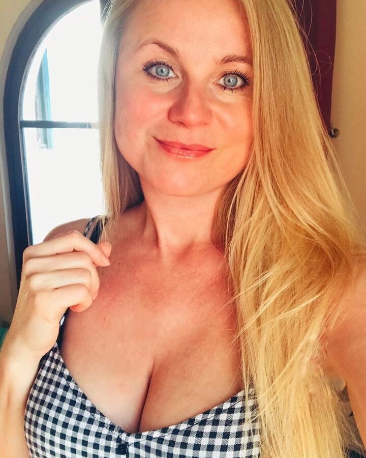 hot amateur Mascha with great tits