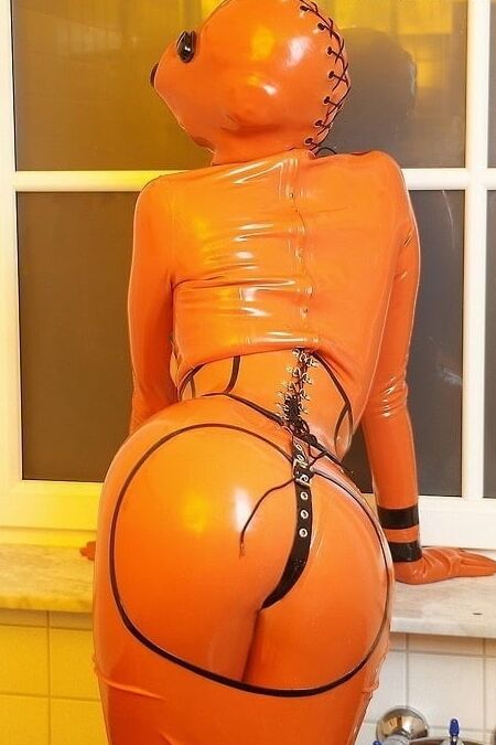 Lots of Latex a s Leather, Sluts, wives and more
