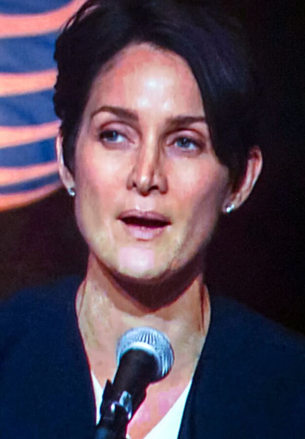 CARRIE-ANNE MOSS