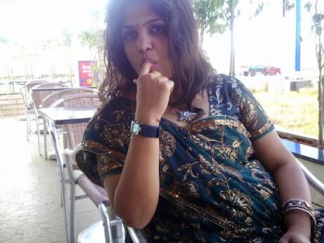 A beautiful aunty nude images