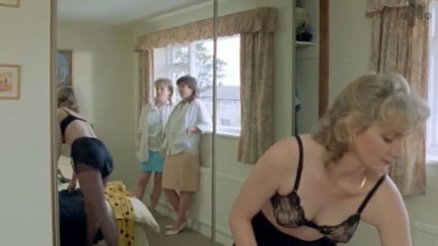 Lesley Sharp, Britsh Actress, Celelebrity