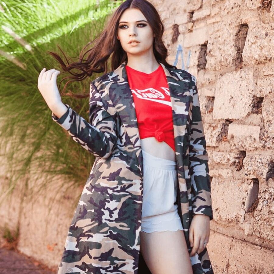 Nicole Maines adorable thing!