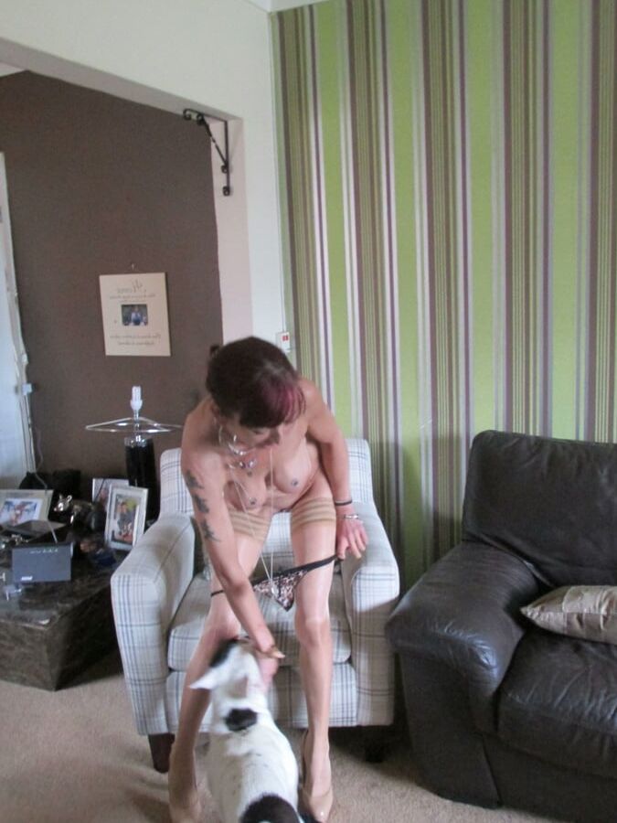 Lincolnshire whore told to strip.