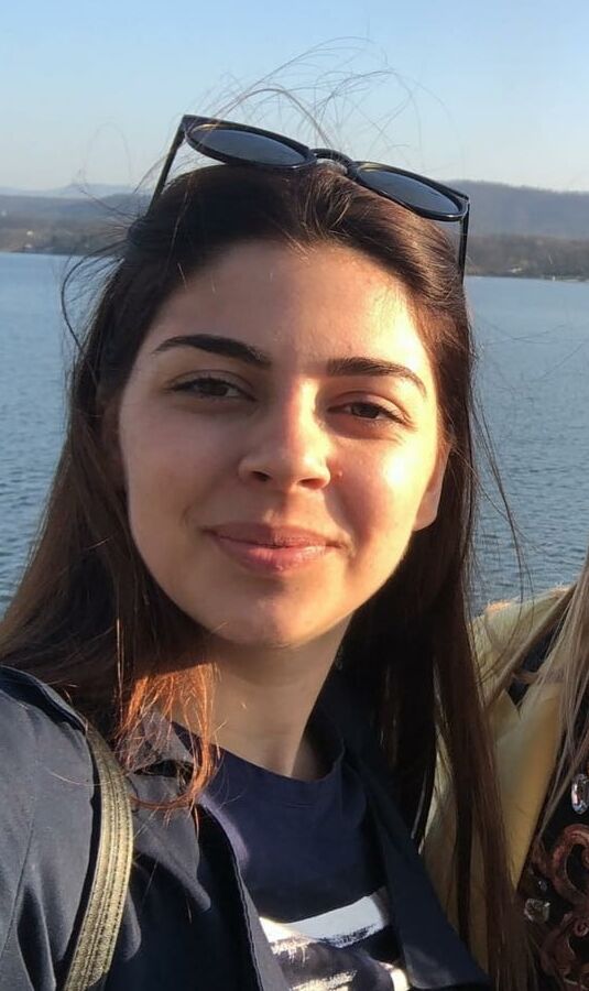 Emina mrsava kucka koja voli debeli kurac SLUT - KURVA