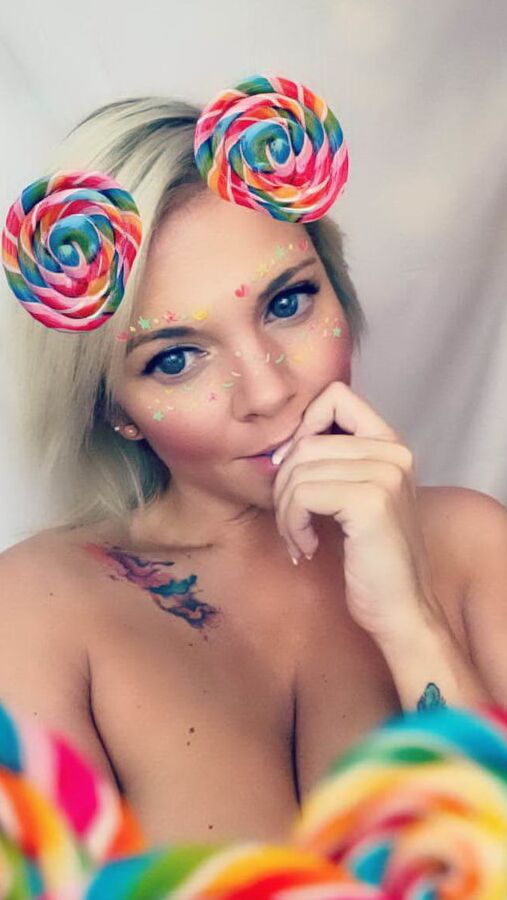 British blonde mum naked selfies