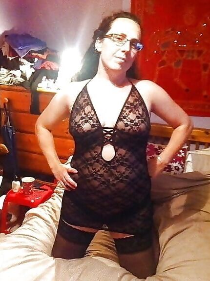 UK cock slut.Cum in every hole for this BBC loving slut.