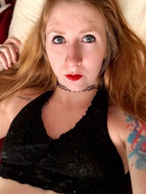 Petite Webslut Elizabeth