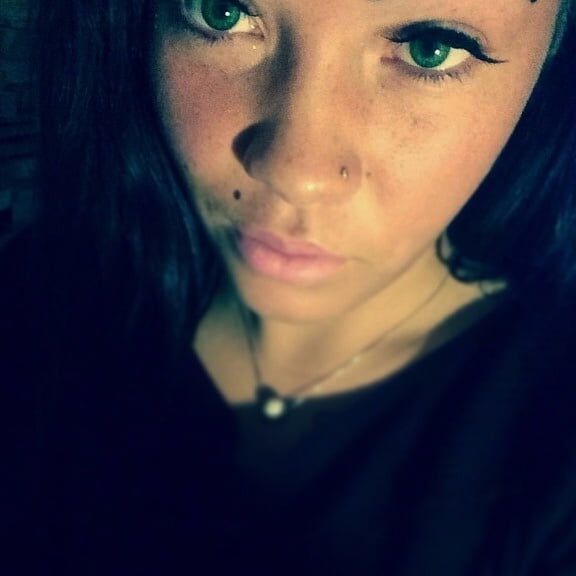 BRUNETTE WITH A SWEET FACE