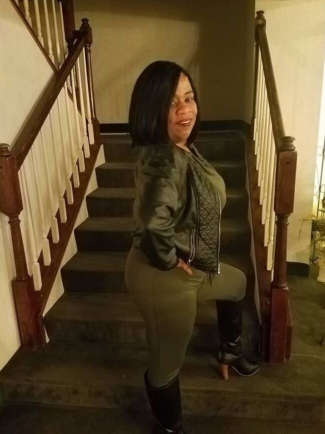 Ebony Goddesses wearing boots