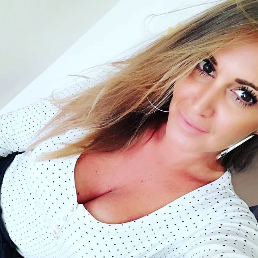 milf bombshell