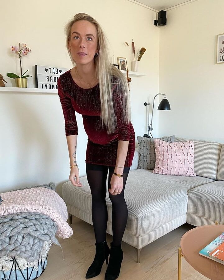 Amateur Celine from hot babe to preggo mom