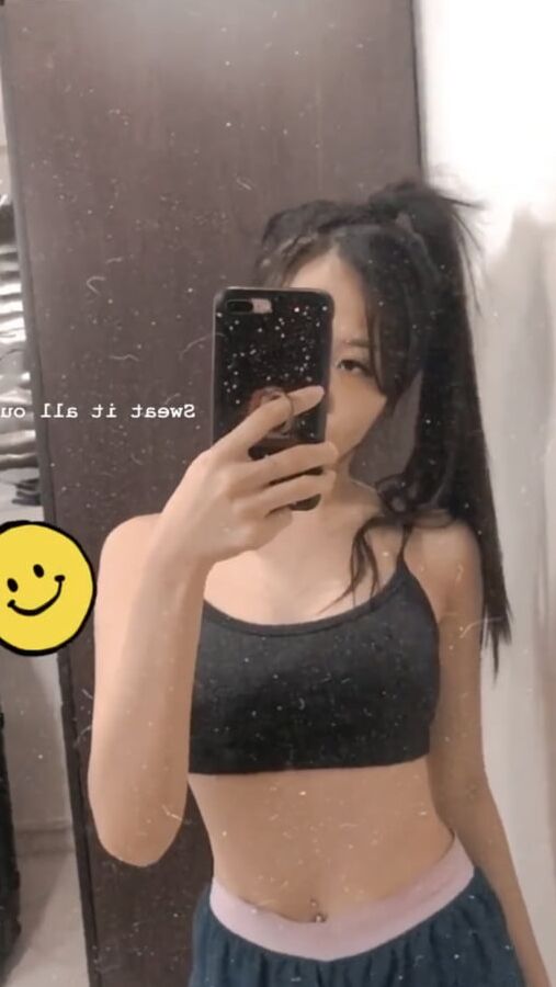 Pretty korean masturbates