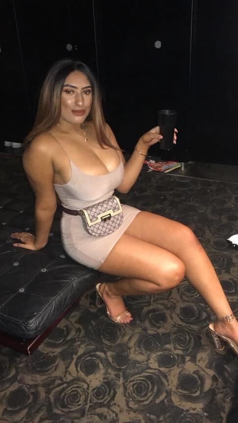 Busty Ebony Babe: Kiah