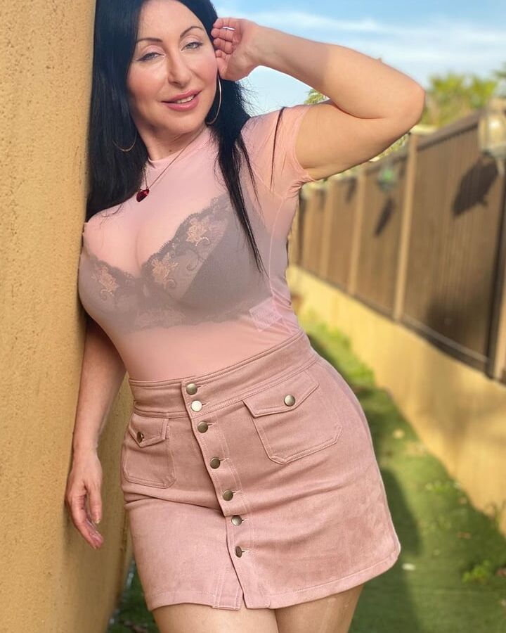 Sofiadvir in Pantyhose