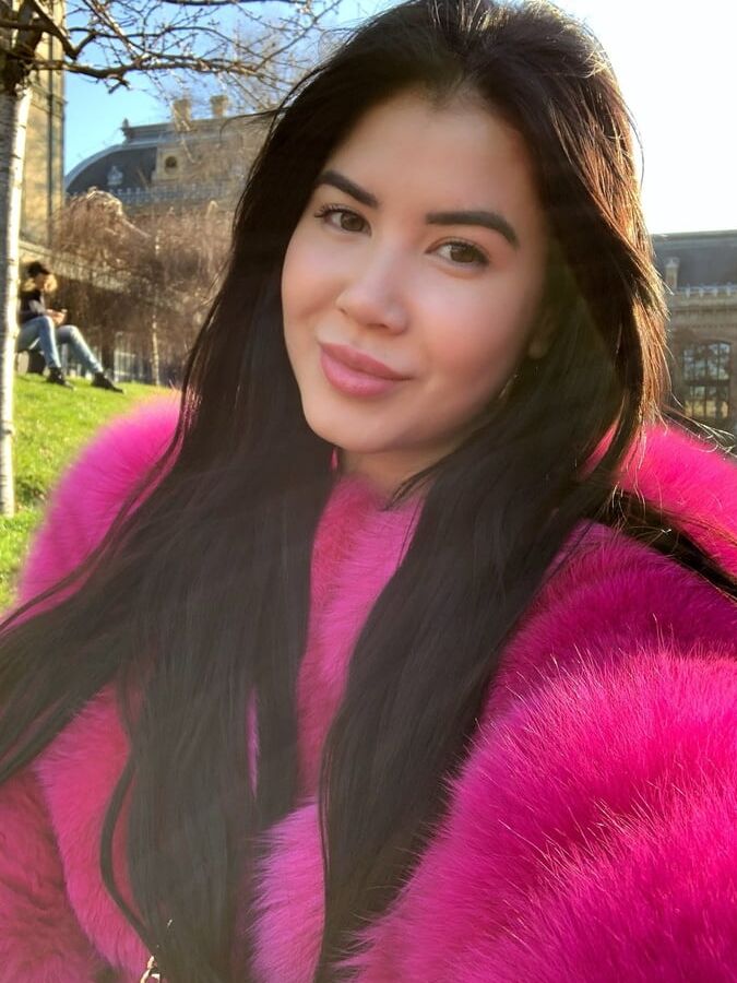 Lady Dee Eurasian Beauty