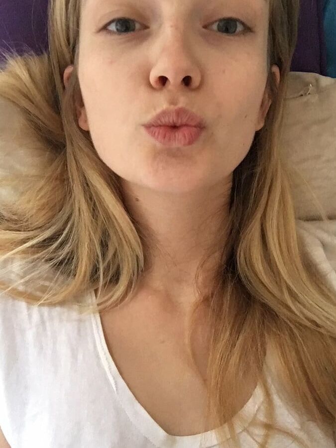 Sexy blond cumslut