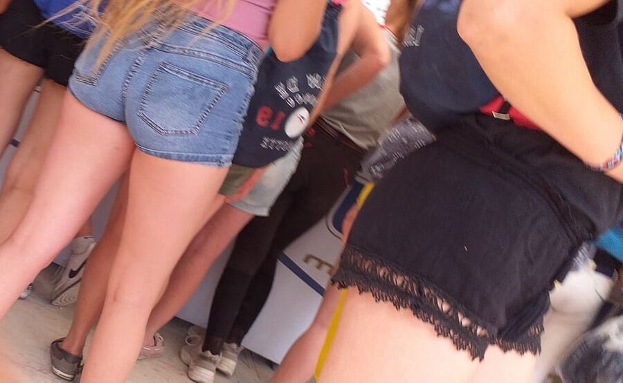 Petits culs en short