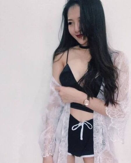 Pretty korean masturbates