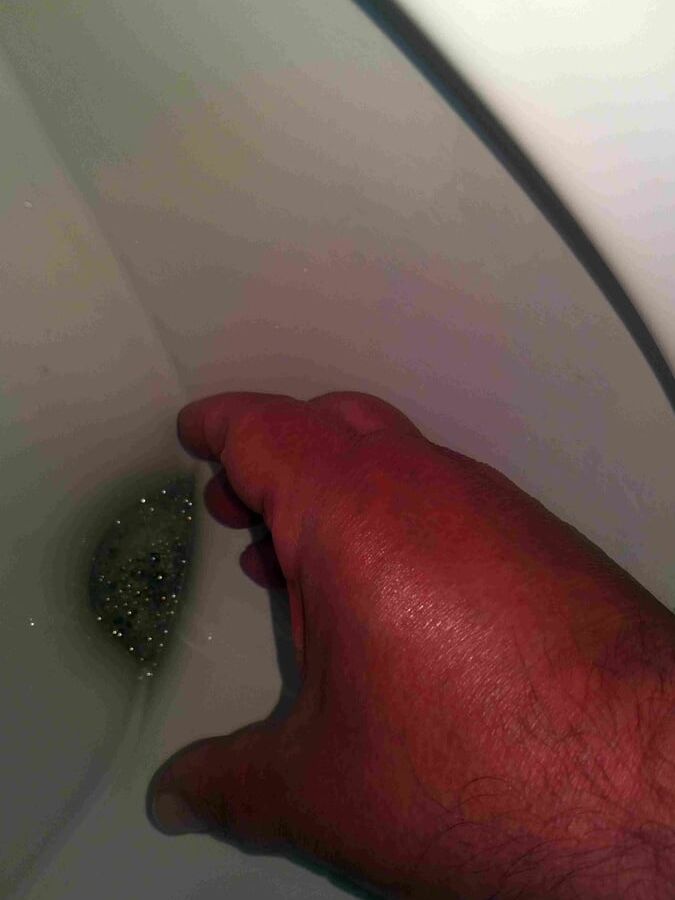 Pee searching - Auf der Suche nach Fremdpisse