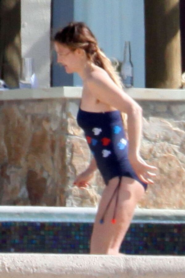 Drew barrymore nude