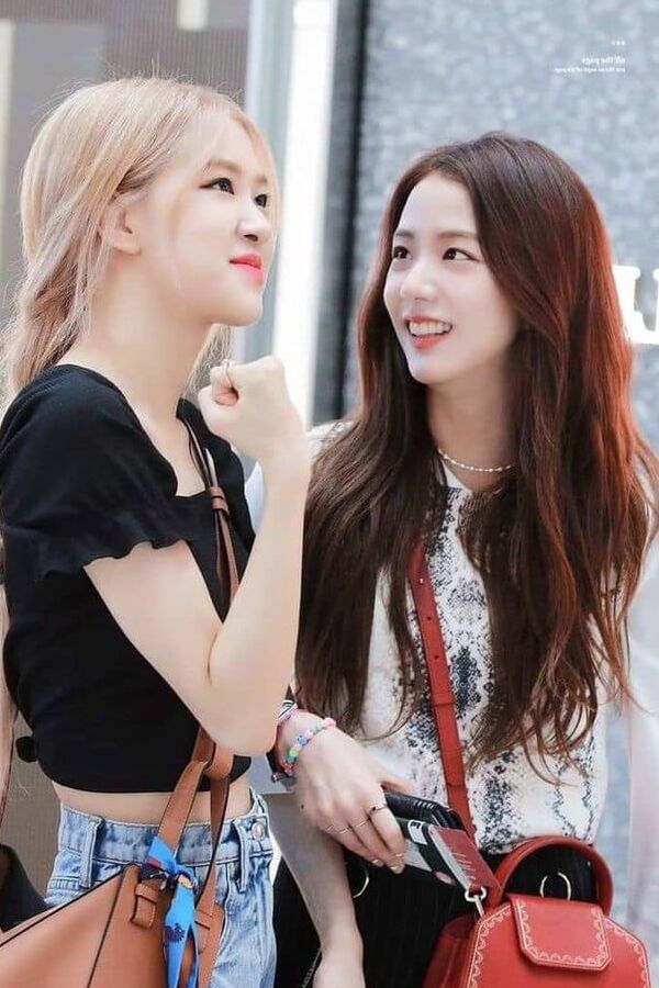 Jisoo and Park chae young
