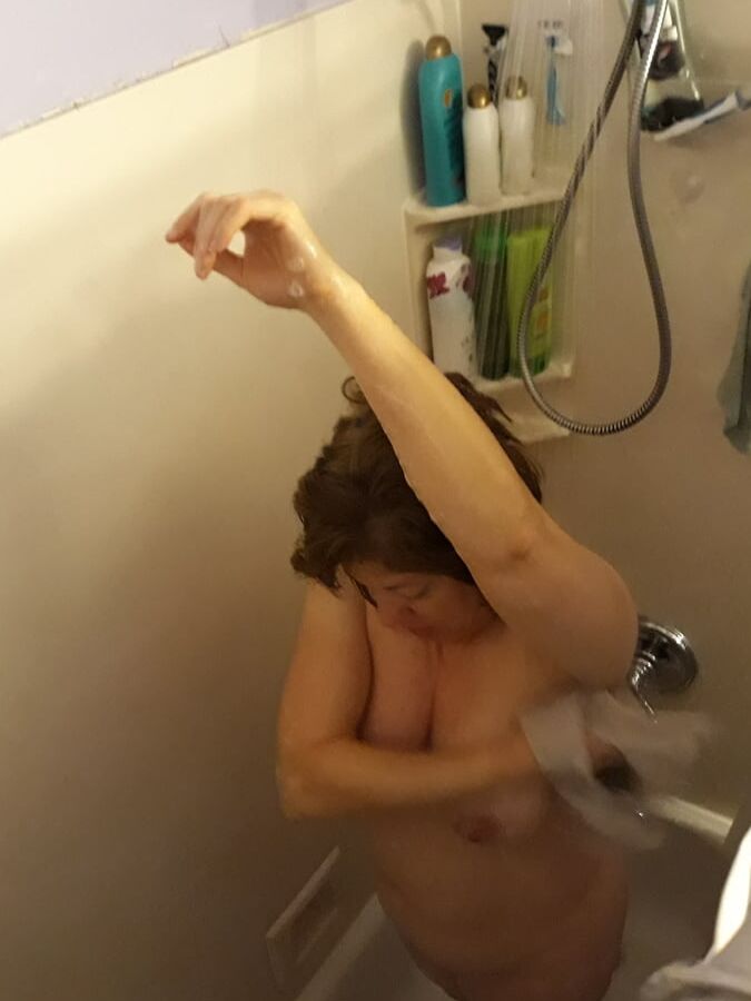 Naked MILF Spied in Bathroom
