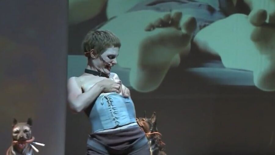 Lenz Rifazione pops her little nipple
