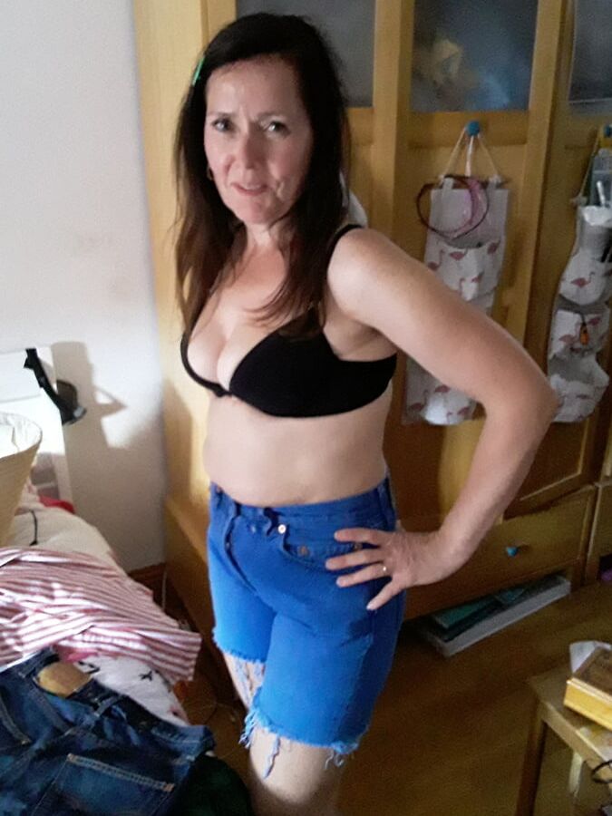 The Mrs in Levi&;s Jean Shorts Daisy Dukes