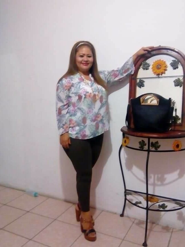 UNA RICA MADURITA Y SU SABROSA AMIGA