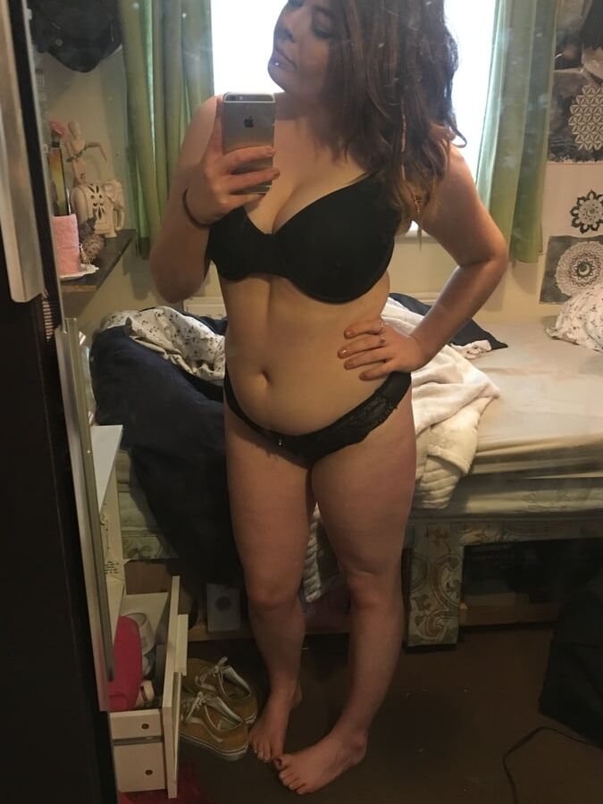 Chubby Pawg with nice eyes