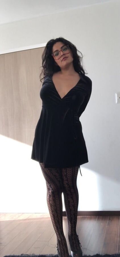 Fat fair indian girl exposing big boobs and ass