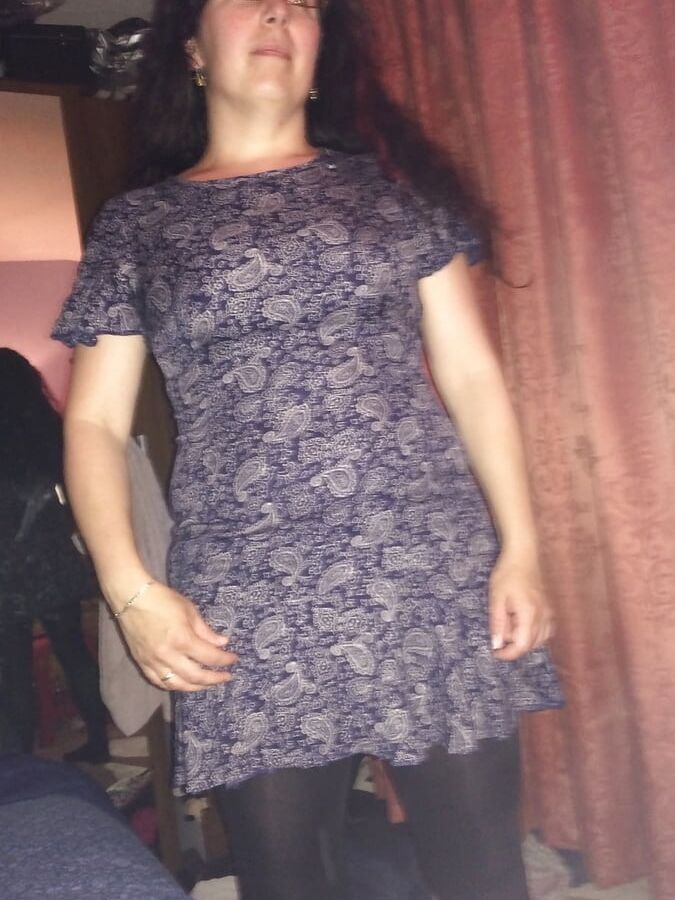 UK cock slut.Cum in every hole for this BBC loving slut.