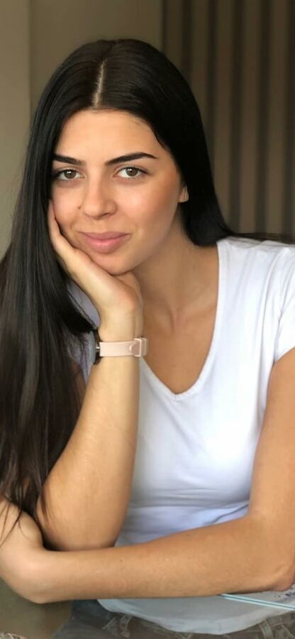 Emina mrsava kucka koja voli debeli kurac SLUT - KURVA
