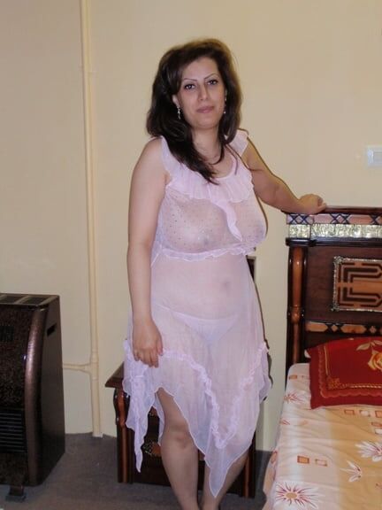Arab Chubby mom