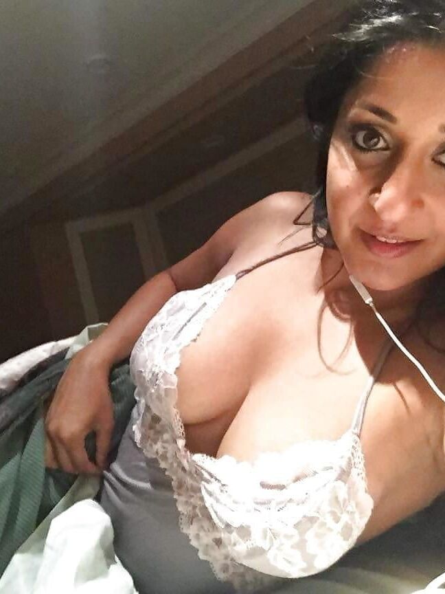 Sexy NRI milf exposed beautiful tits and ass