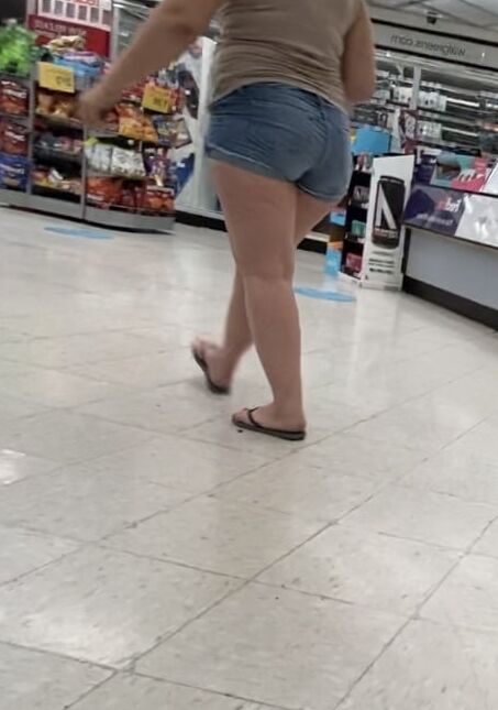 Random BBW and Pawg Asses Young and Mature Thick Milf Gilf