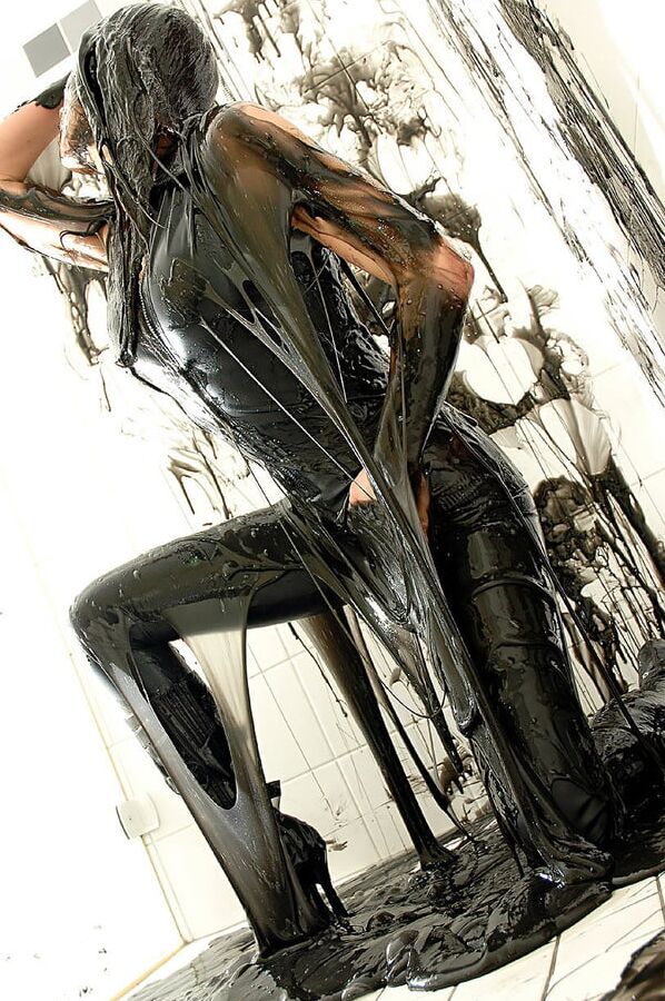 Wet and messy fetish (WAM)