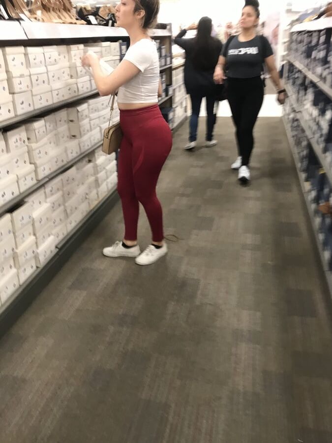 Fat booty Latina in red leggings