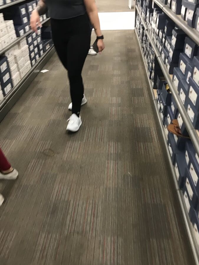 Fat booty Latina in red leggings