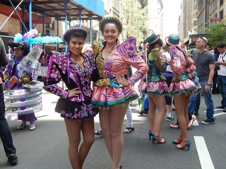 caporales in pantyhose