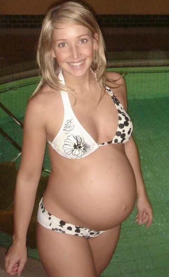 Schwanger im Bikini