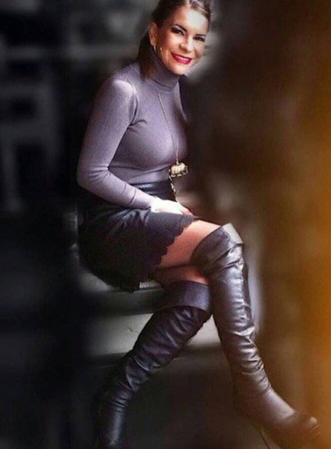Insta Milf Wearing Boots