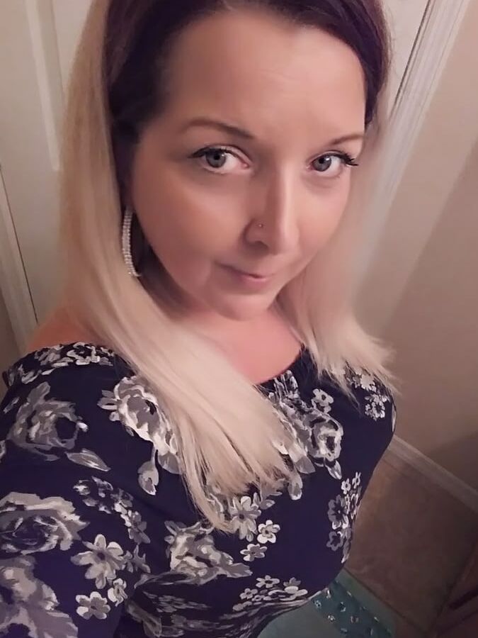 More Hot Amateur Moms