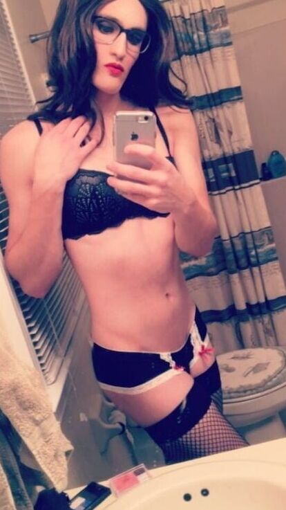 help expose sissyslutsara!!