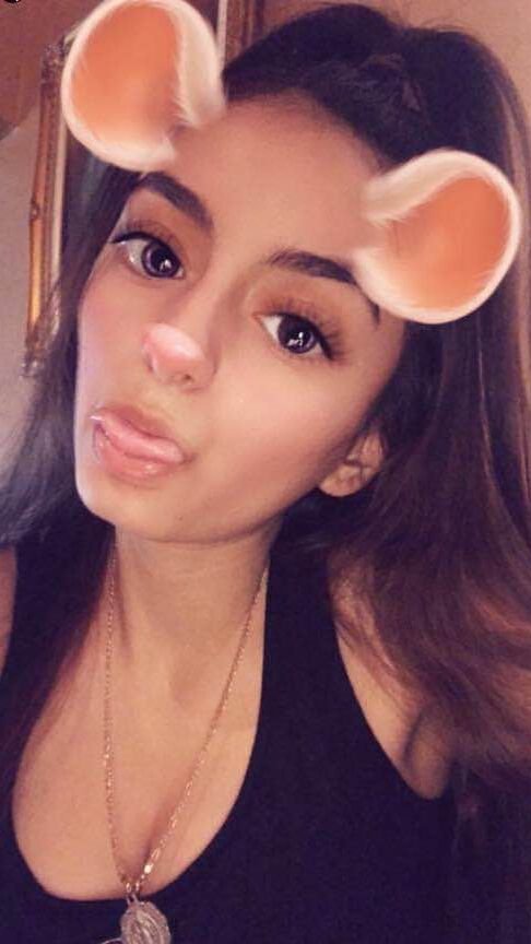 Cuck is exposing jesenia with everyone today