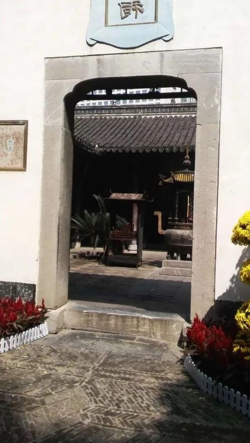 One Day Tour of Ba Kung Temple
