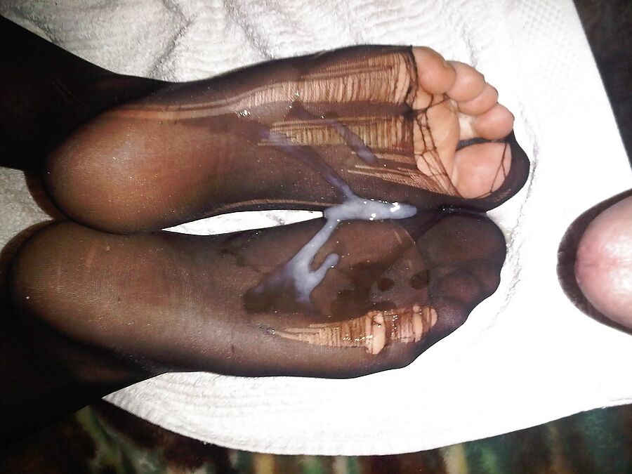 Cum on nylon feet