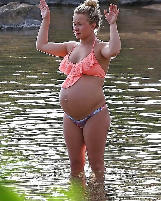 Schwanger im Bikini